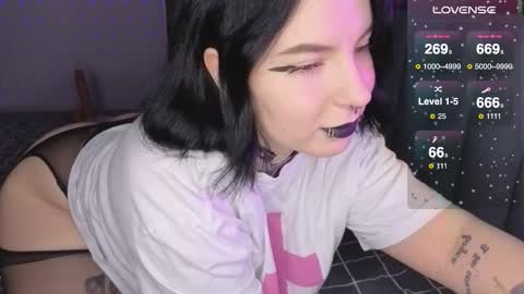 Snapshot of vivi__squirrel chatting on March 2, 4:47 am Vivi online show from March 2, 4:47 am