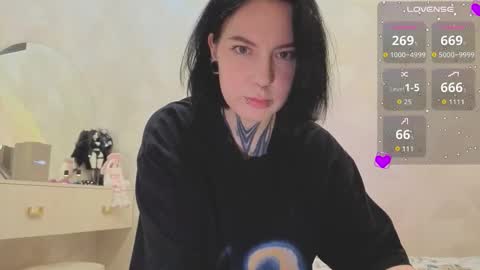 Snapshot of vivi__squirrel chatting on March 14, 1:34 am Vivi online show from March 14, 1:34 am