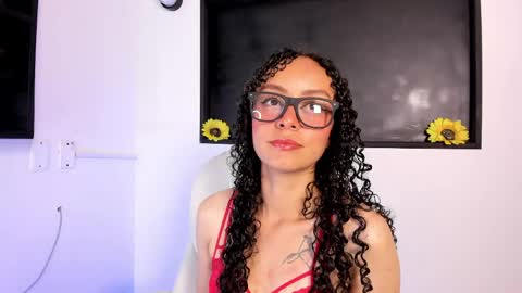 Snapshot of vivi_gh1 chatting on April 15, 3:46 am Vivi online show from April 15, 3:46 am