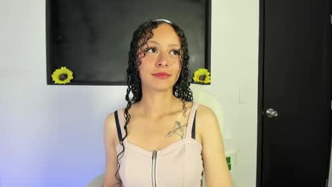 Snapshot of vivi_gh1 chatting on April 25, 3:53 am Vivi online show from April 25, 3:53 am