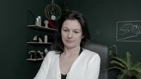 Snapshot of vivian_dream chatting on March 9, 7:56 am Vivian online show from March 9, 7:56 am