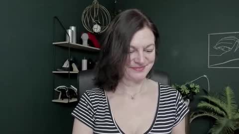 Snapshot of vivian_dream chatting on March 16, 6:50 am Vivian online show from March 16, 6:50 am