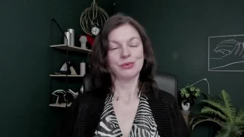 Snapshot of vivian_dream chatting on March 30, 5:52 am Vivian online show from March 30, 5:52 am