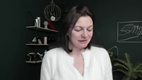 Snapshot of vivian_dream chatting on April 13, 5:46 am Vivian online show from April 13, 5:46 am