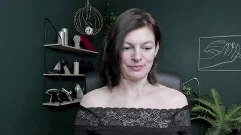 Snapshot of vivian_dream chatting on April 15, 6:31 am Vivian online show from April 15, 6:31 am