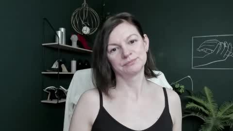 Snapshot of vivian_dream chatting on April 16, 5:52 am Vivian online show from April 16, 5:52 am