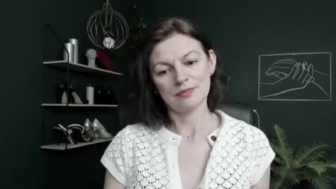 Snapshot of vivian_dream chatting on June 10, 6:34 am Vivian online show from June 10, 6:34 am