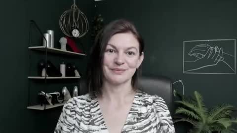Snapshot of vivian_dream chatting on June 16, 5:21 am Vivian online show from June 16, 5:21 am
