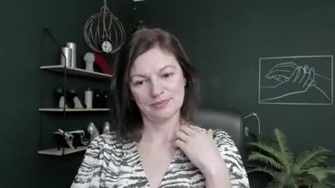 Snapshot of vivian_dream chatting on June 18, 6:35 am Vivian online show from June 18, 6:35 am