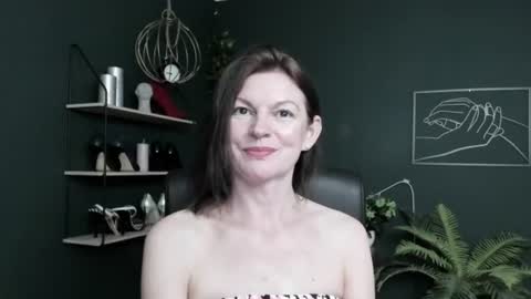 Snapshot of vivian_dream chatting on June 22, 5:37 am Vivian online show from June 22, 5:37 am