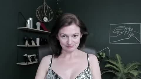 Snapshot of vivian_dream chatting on June 26, 5:56 am Vivian online show from June 26, 5:56 am