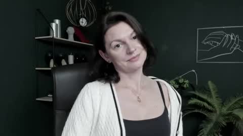 Snapshot of vivian_dream chatting on July 7, 7:23 am Vivian online show from July 7, 7:23 am