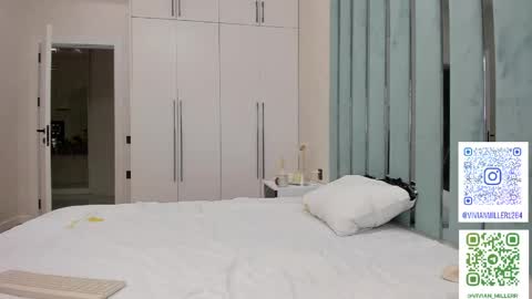 Vivian online show from May 17, 3:26 am