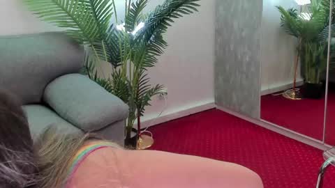 Snapshot of viviannenicole chatting on May 17, 7:32 pm Nicole online show from May 17, 7:32 pm