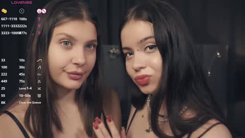 Snapshot of vivid_girls chatting on January 15, 10:17 am Nelly and Mari online show from January 15, 10:17 am