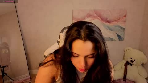 Snapshot of vivien_ross chatting on May 5, 1:46 am vivien_ross online show from May 5, 1:46 am