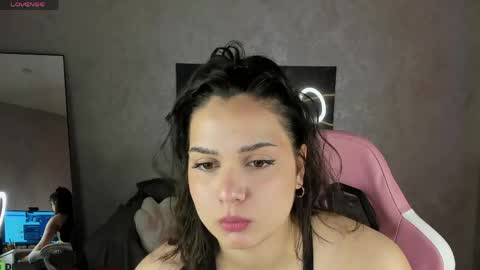 Snapshot of vivien_ross chatting on May 6, 1:03 am vivien_ross online show from May 6, 1:03 am