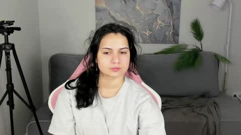 Snapshot of vivien_ross chatting on May 18, 1:24 am vivien_ross online show from May 18, 1:24 am