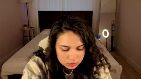 Snapshot of vivien_ross chatting on May 21, 1:23 am vivien_ross online show from May 21, 1:23 am
