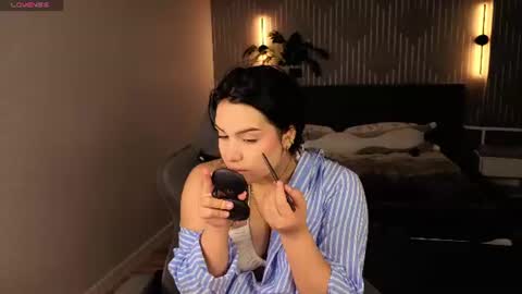 vivien_ross online show from June 24, 1:15 am
