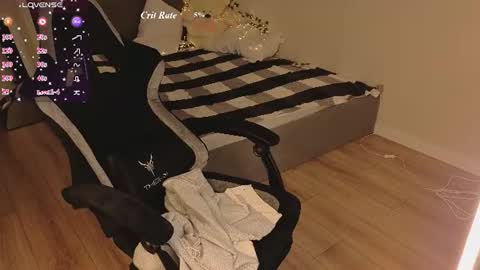 vivien_ross online show from July 11, 1:41 am
