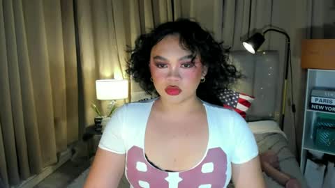 Snapshot of vivienne_monroe chatting on June 14, 9:55 am vivienne_monroe online show from June 14, 9:55 am