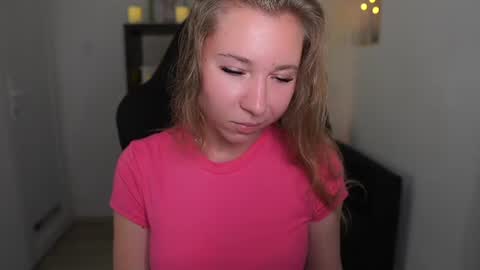 VivienVance online show from June 20, 9:06 pm