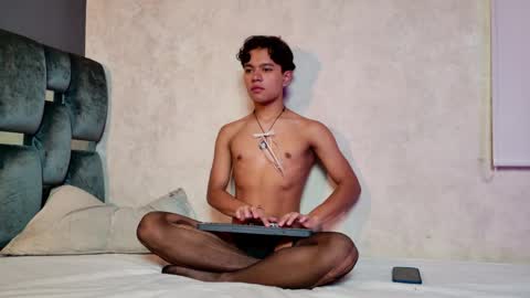 Snapshot of vix_hot chatting on May 2, 7:41 pm vix_hot online show from May 2, 7:41 pm