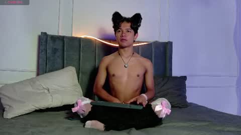 Snapshot of vix_hot chatting on June 19, 12:20 pm vix_hot online show from June 19, 12:20 pm