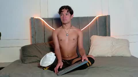 Snapshot of vix_hot chatting on June 22, 12:24 pm vix_hot online show from June 22, 12:24 pm