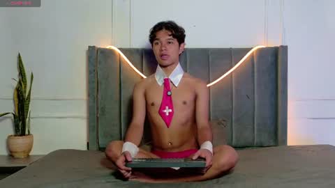 Snapshot of vix_hot chatting on June 24, 12:37 pm vix_hot online show from June 24, 12:37 pm