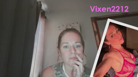 Snapshot of vixen1222 chatting on July 17, 8:46 pm vixen1222 online show from July 17, 8:46 pm