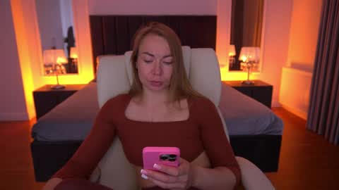 Snapshot of vixenmuse chatting on May 28, 8:28 pm Ur Lady online show from May 28, 8:28 pm