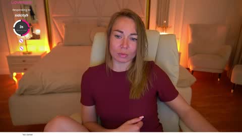 Snapshot of vixenmuse chatting on June 3, 8:58 pm Ur Lady online show from June 3, 8:58 pm