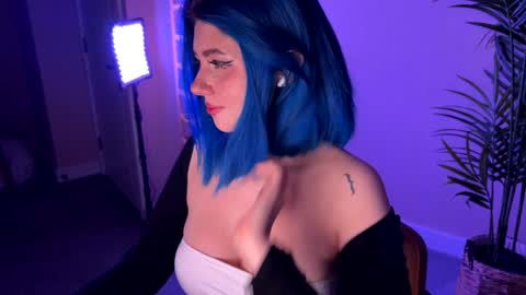 Polly  Online mostly at 9pm-2am UK Time online show from December 18, 7:53 pm