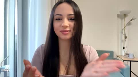 Miss Mia online show from March 15, 2:01 pm