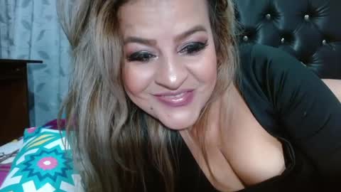 Snapshot of vkleiin chatting on May 15, 5:47 am Venus online show from May 15, 5:47 am