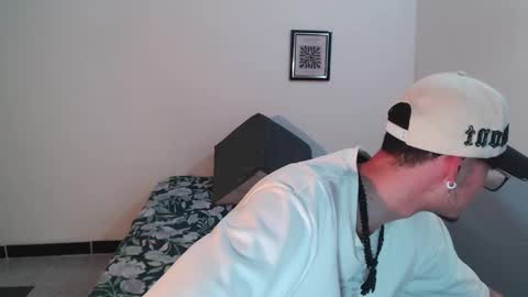 Snapshot of vlad__night chatting on February 25, 4:22 am Vlad online show from February 25, 4:22 am