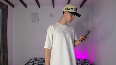 Snapshot of vlad__night chatting on March 1, 4:14 am Vlad online show from March 1, 4:14 am