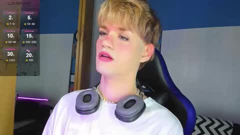 Snapshot of vladhellsing4 chatting on October 23, 2:16 pm Vlad online show from October 23, 2:16 pm