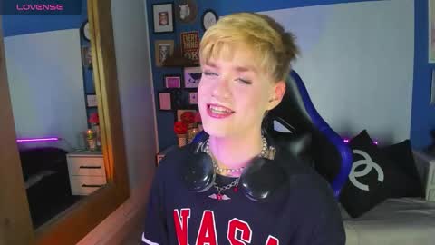 Snapshot of vladhellsing4 chatting on October 28, 2:31 pm Vlad online show from October 28, 2:31 pm