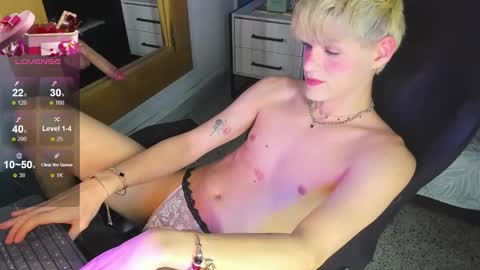 Snapshot of vladhellsing4 chatting on December 15, 2:21 pm Vlad online show from December 15, 2:21 pm