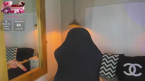 Snapshot of vladhellsing4 chatting on January 15, 2:43 pm Vlad online show from January 15, 2:43 pm