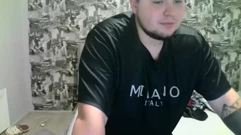 Snapshot of volshebnik_130 chatting on November 18, 9:36 am Volshebnik1302 online show from November 18, 9:36 am