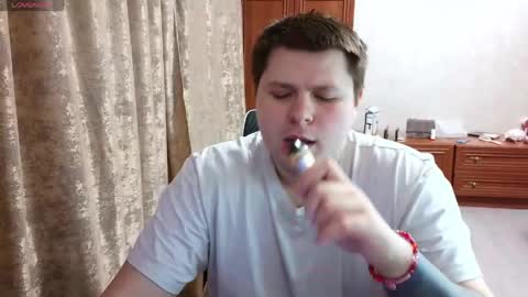 Snapshot of volshebnik_130 chatting on March 21, 10:02 pm Volshebnik1302 online show from March 21, 10:02 pm