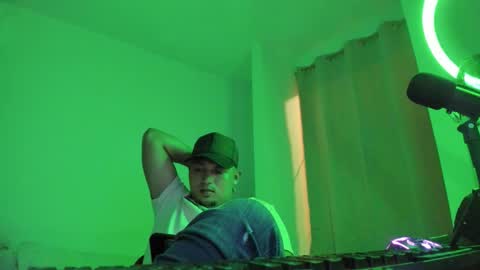 Snapshot of volt_boy57 chatting on November 4, 5:50 am volt_boy57 online show from November 4, 5:50 am