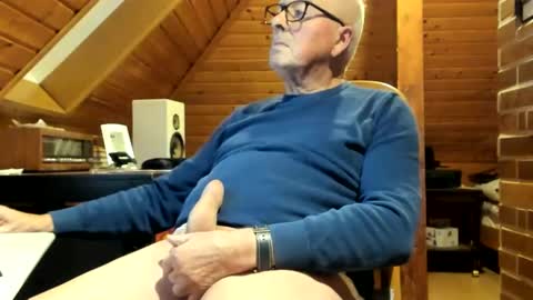 Snapshot of vonrex1 chatting on December 31, 4:14 pm heinz online show from December 31, 4:14 pm