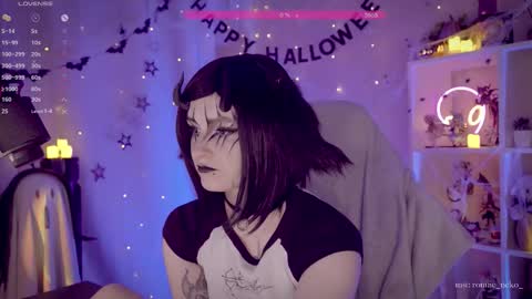 Snapshot of vronnier chatting on November 1, 5:15 pm vronnier online show from November 1, 5:15 pm