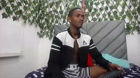 Snapshot of vsleyandlunaper chatting on February 23, 3:15 am vsleyandlunaper online show from February 23, 3:15 am