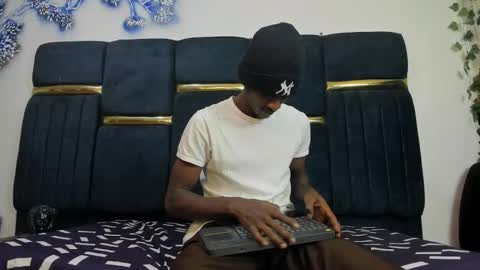 Snapshot of vsleyandlunaper chatting on March 27, 2:39 am vsleyandlunaper online show from March 27, 2:39 am